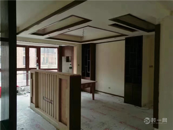 南昌绿地国博城小区130㎡中式风格装修工地—油漆阶段