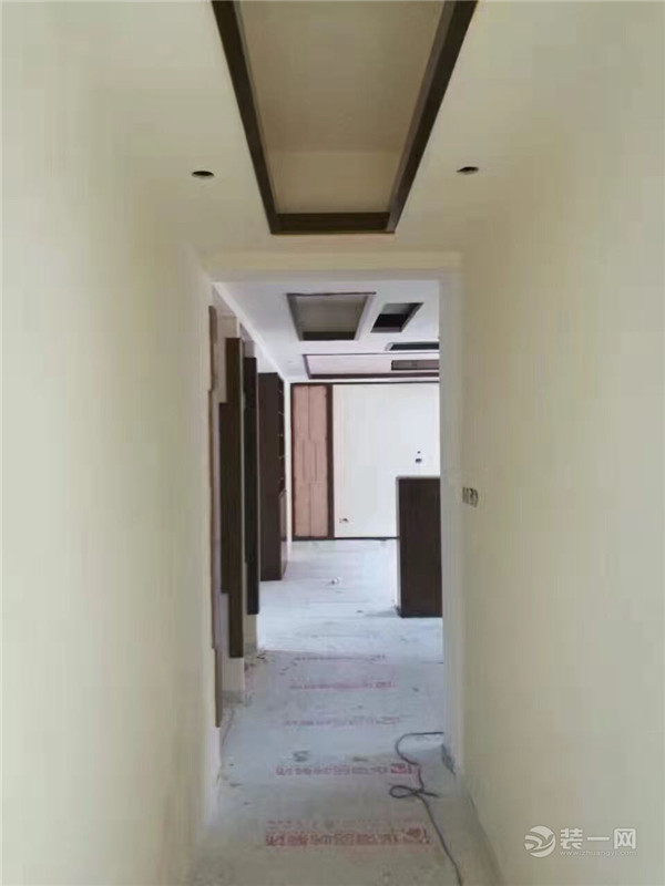 南昌绿地国博城小区130㎡中式风格装修工地—油漆阶段