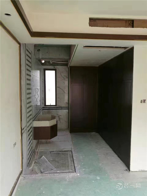 南昌绿地国博城小区130㎡中式风格装修工地—油漆阶段