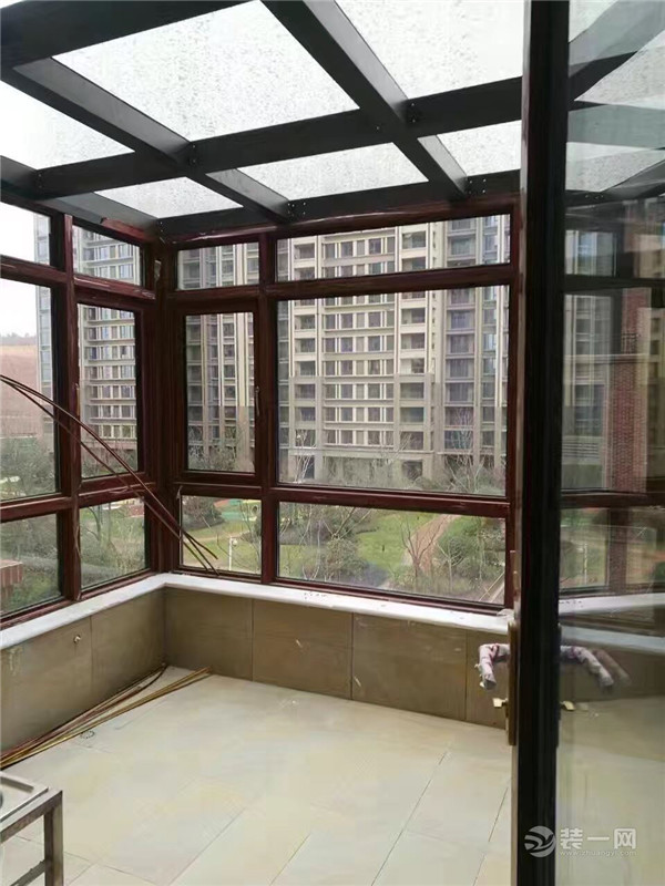 南昌绿地国博城小区130㎡中式风格装修工地—油漆阶段